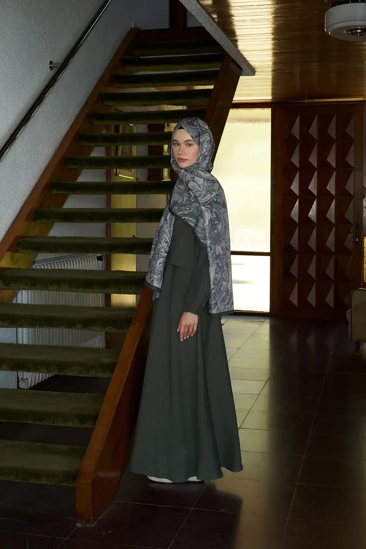 Desenli Şal Kombinleme: Modern ve Çabasız Stil Rehberi