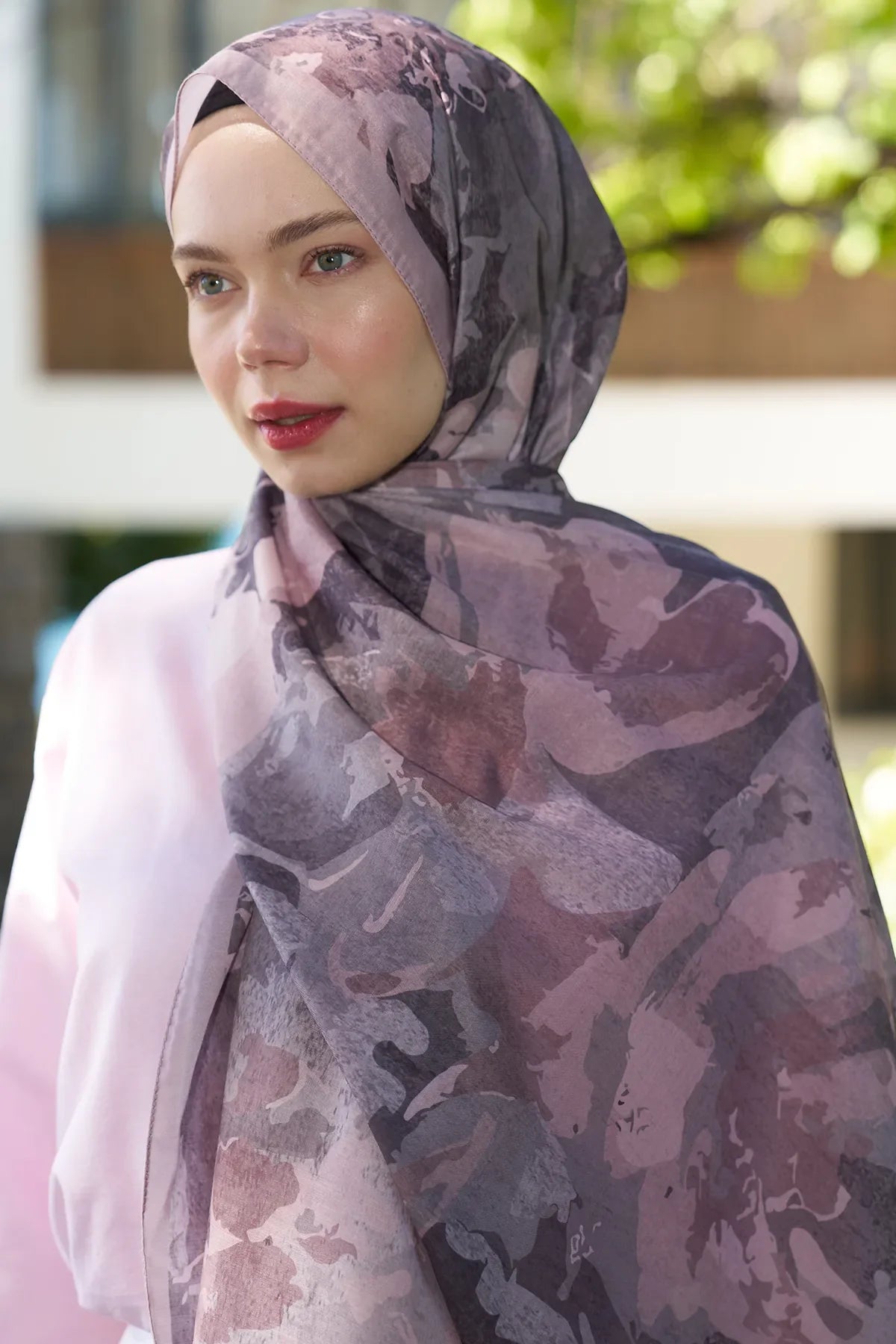 Pembe Elbiseye Hangi Renk Şal Gider?