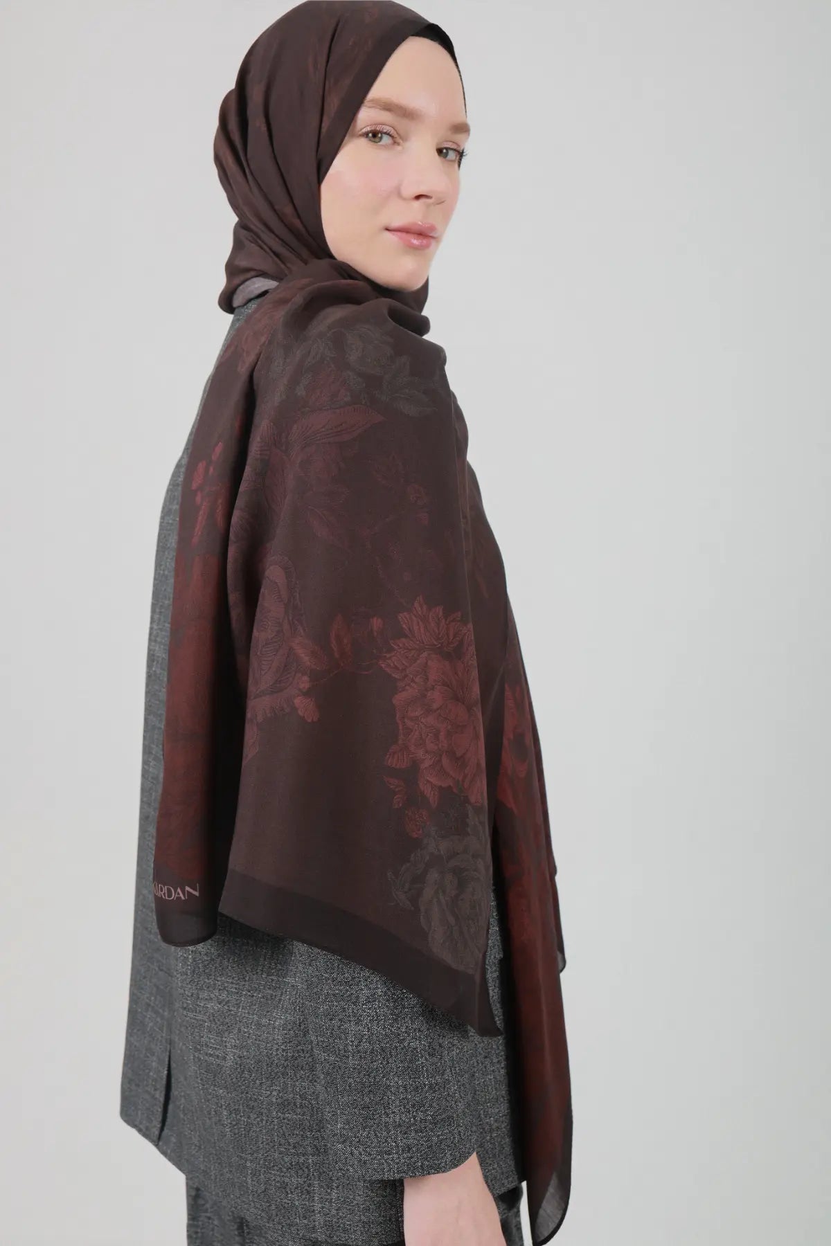 Antik Gül Desenli Bordo Şal - Görsel 4