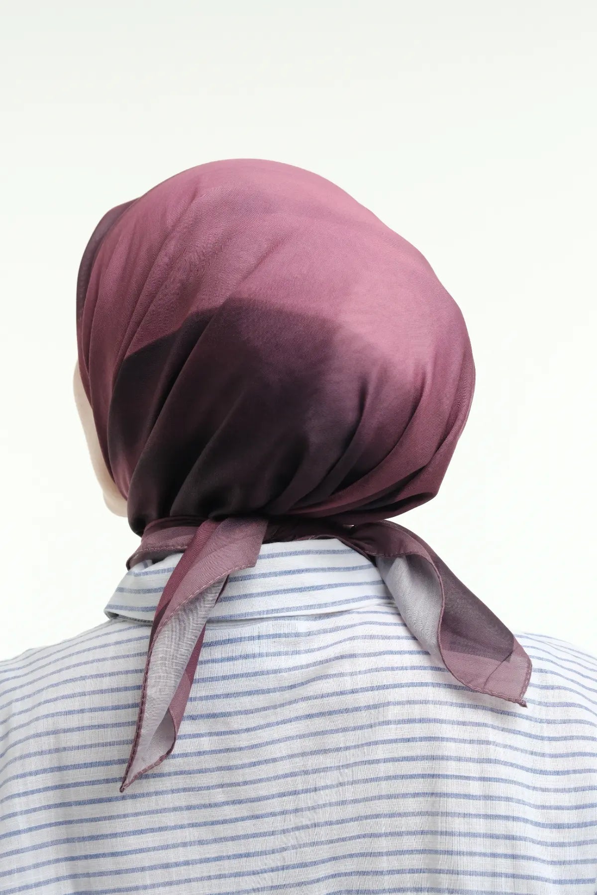 Degrade Desenli Mürdüm Eşarp - Görsel 4