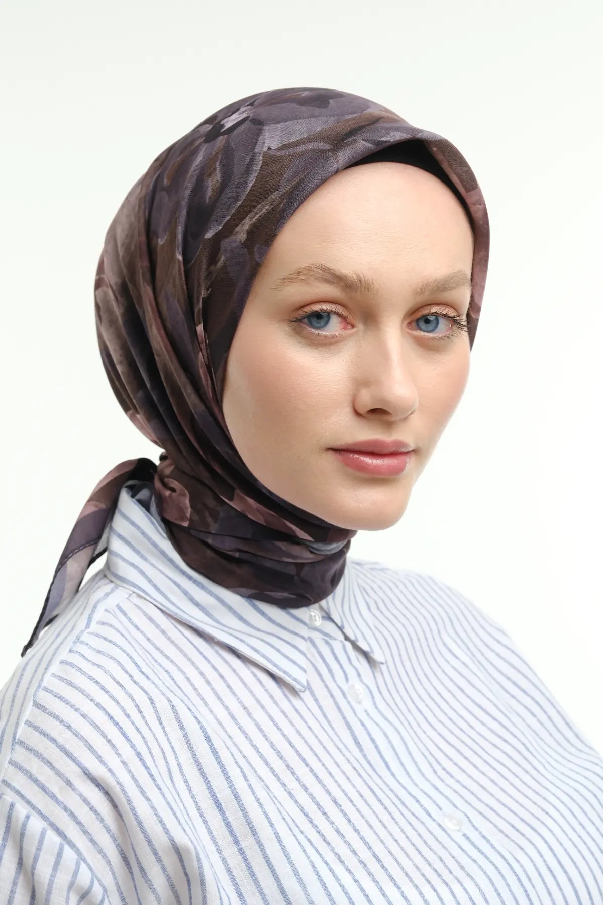 Laura Desenli Pudra Vizon Eşarp - Görsel 4