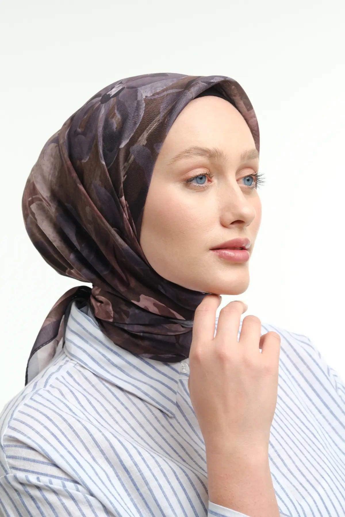 Laura Desenli Pudra Vizon Eşarp - Görsel 2