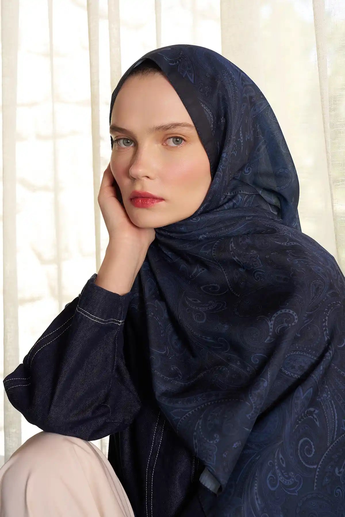 Paisley Desenli Lacivert Şal - Görsel 2